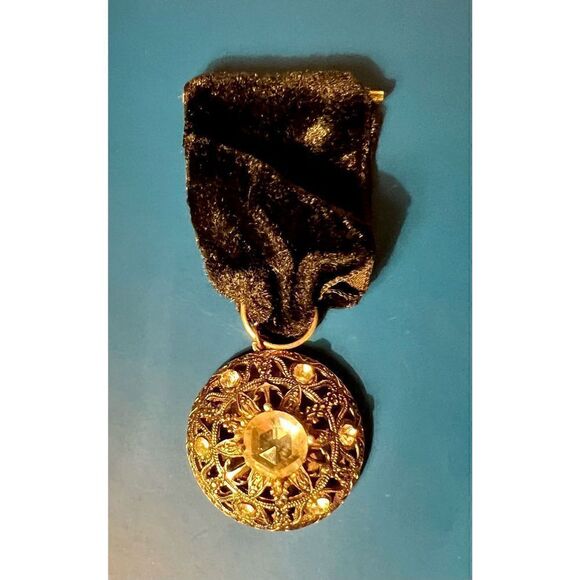 Vintage Black Velvet Brooch w Rhinestone Silver Tone Pendant - Picture 2 of 5